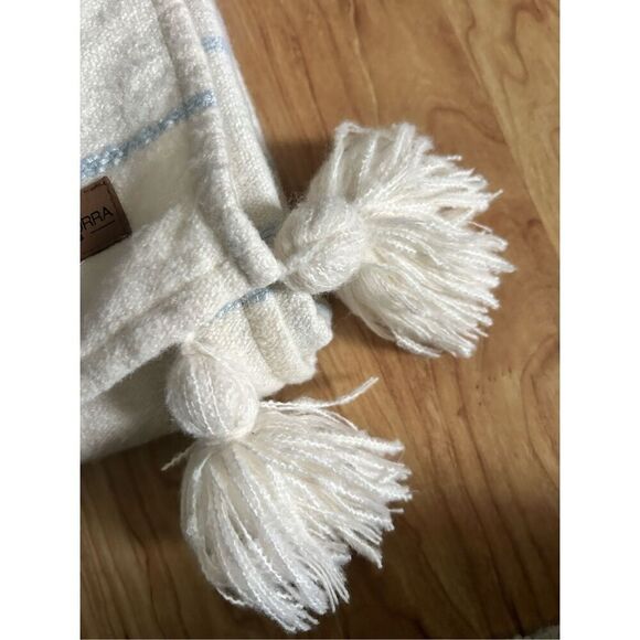 Ugg Koolaburra Throw Blanket Woven White Blue Striped Tassels 50” x 70” New - Picture 2 of 6